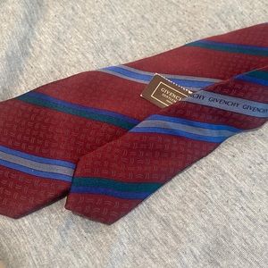Givenchy Gentleman Paris pure silk tie with tag.